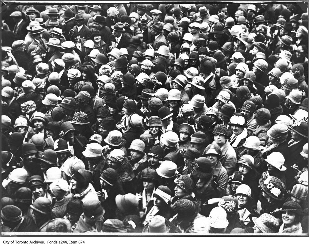Crowd of women, 1920s